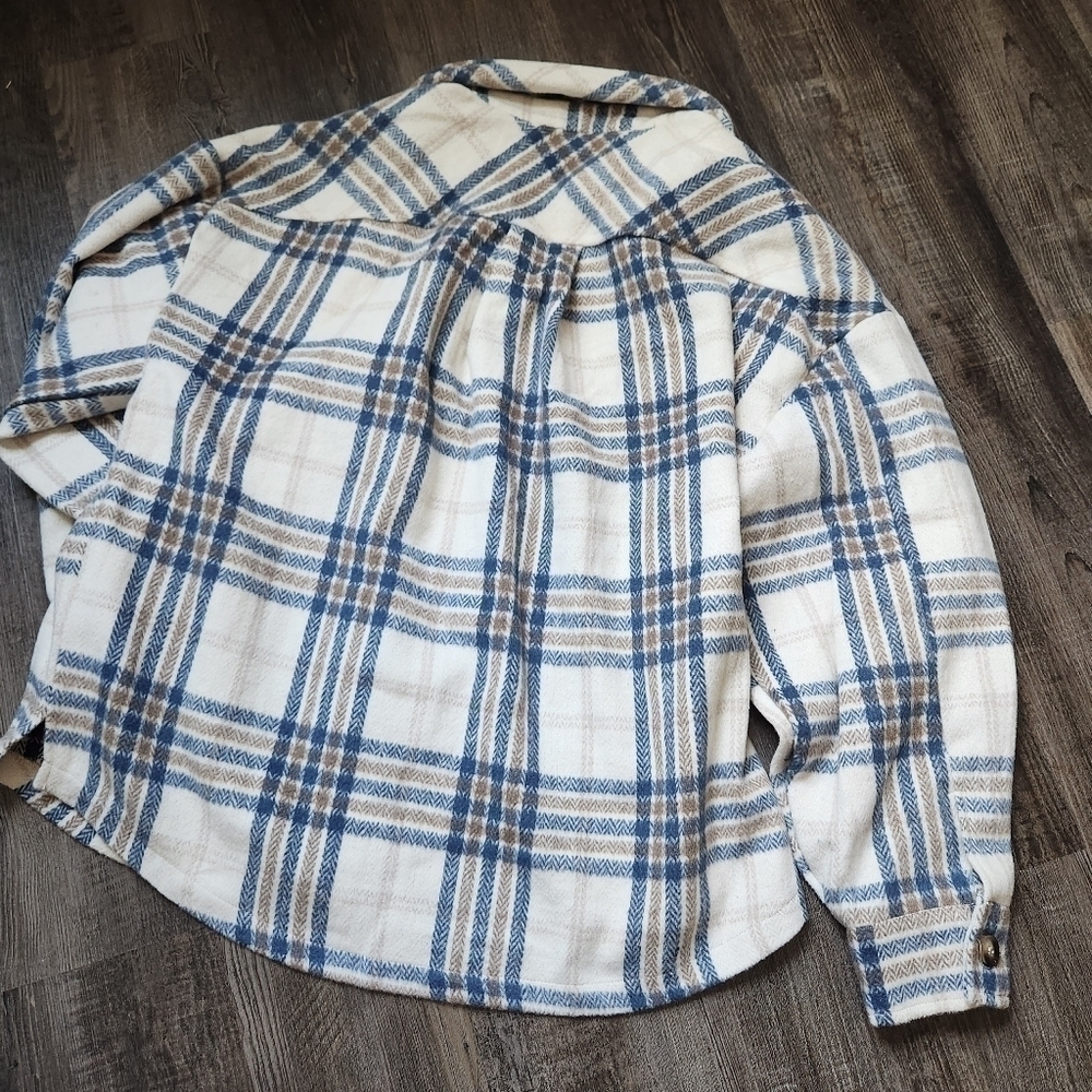 Womens Flannel - Picture 3 of 3